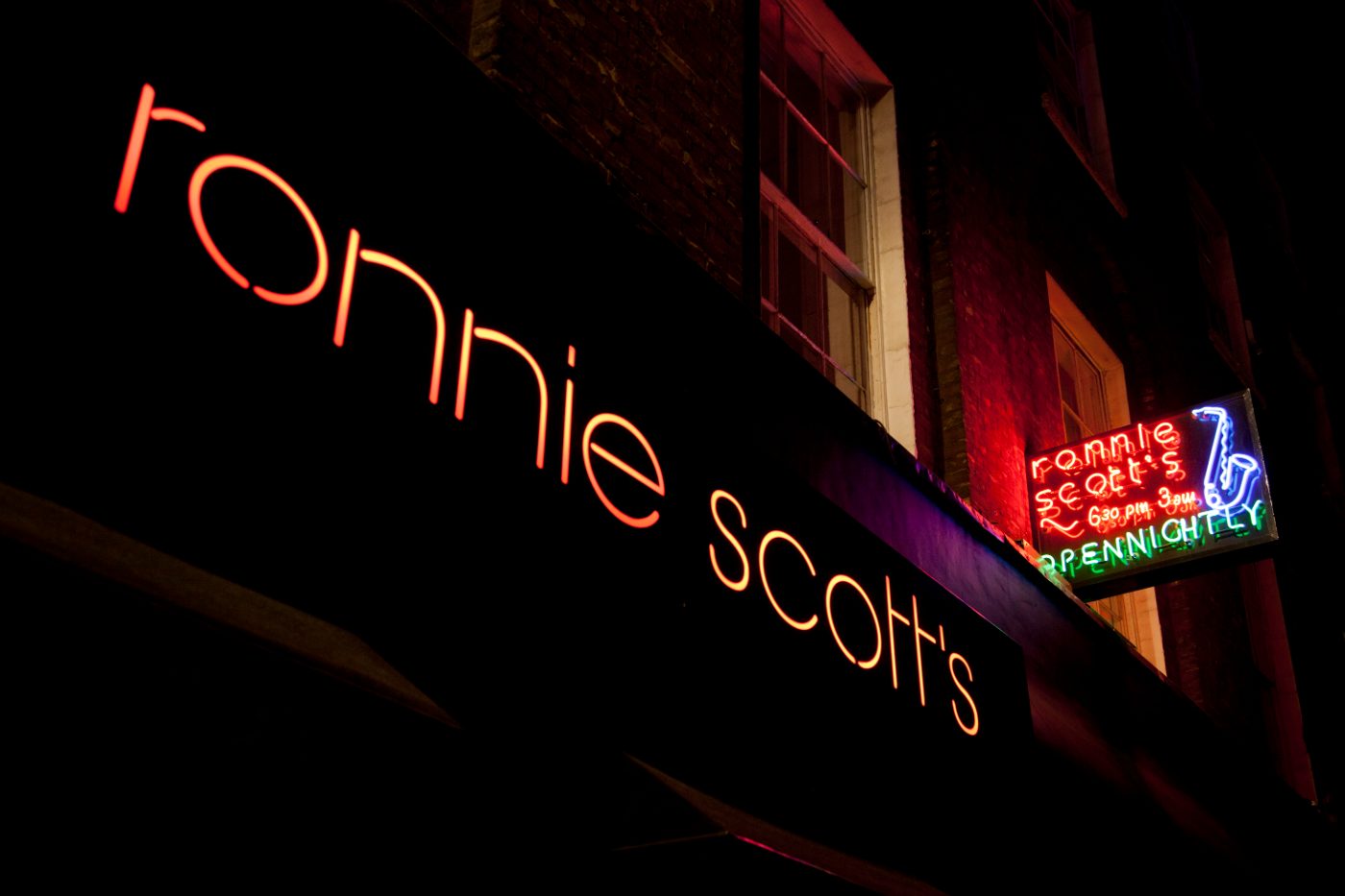 Ronnie Scott’s jazzklubb i Frith Street, et landemerke i SoHos uteliv i London.