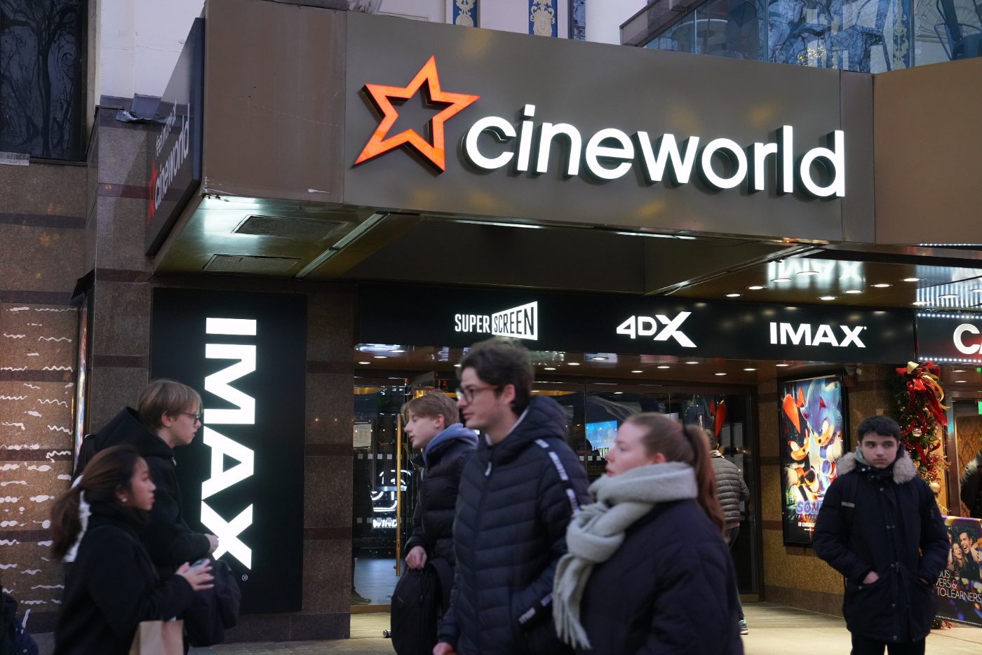 IMAX Cineworld Empire Cinema på Leicester Square i London, med reklame for filmen Sonic the Hedgehog 3.