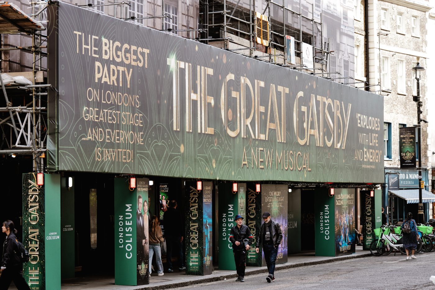 Musikalen The Great Gatsby, basert på F. Scott Fitzgeralds klassiske roman, spilles på London Coliseum i St. Martin’s Lane i West End, London.