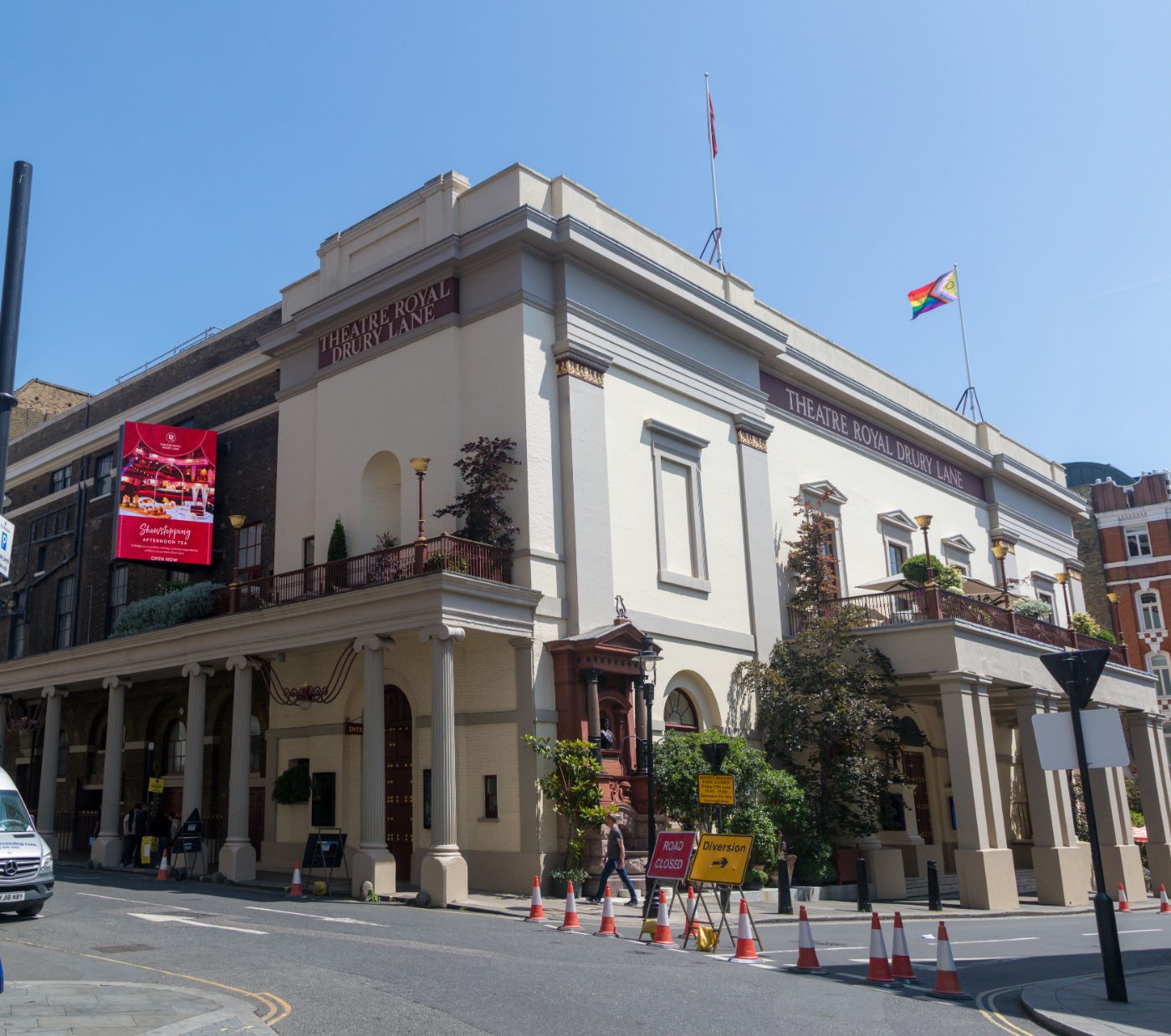 Utsikt mot Theatre Royal Drury Lane, en del av Theatreland i Londons West End.
